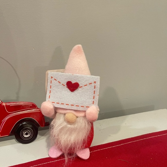 Valentine’s day decor - Picture 3 of 4